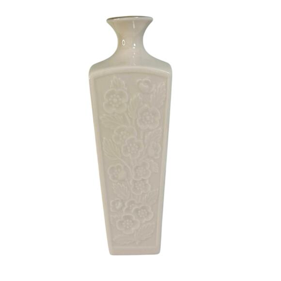 Lenox Square Floral Embossed Bud Vase Blossom 7.25" Cream 24K Gold Trim - Picture 1 of 6